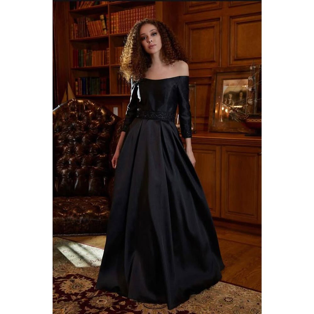MGNY Madeline Gardner Black Formal Gown w/ Shawl NWT Size 4